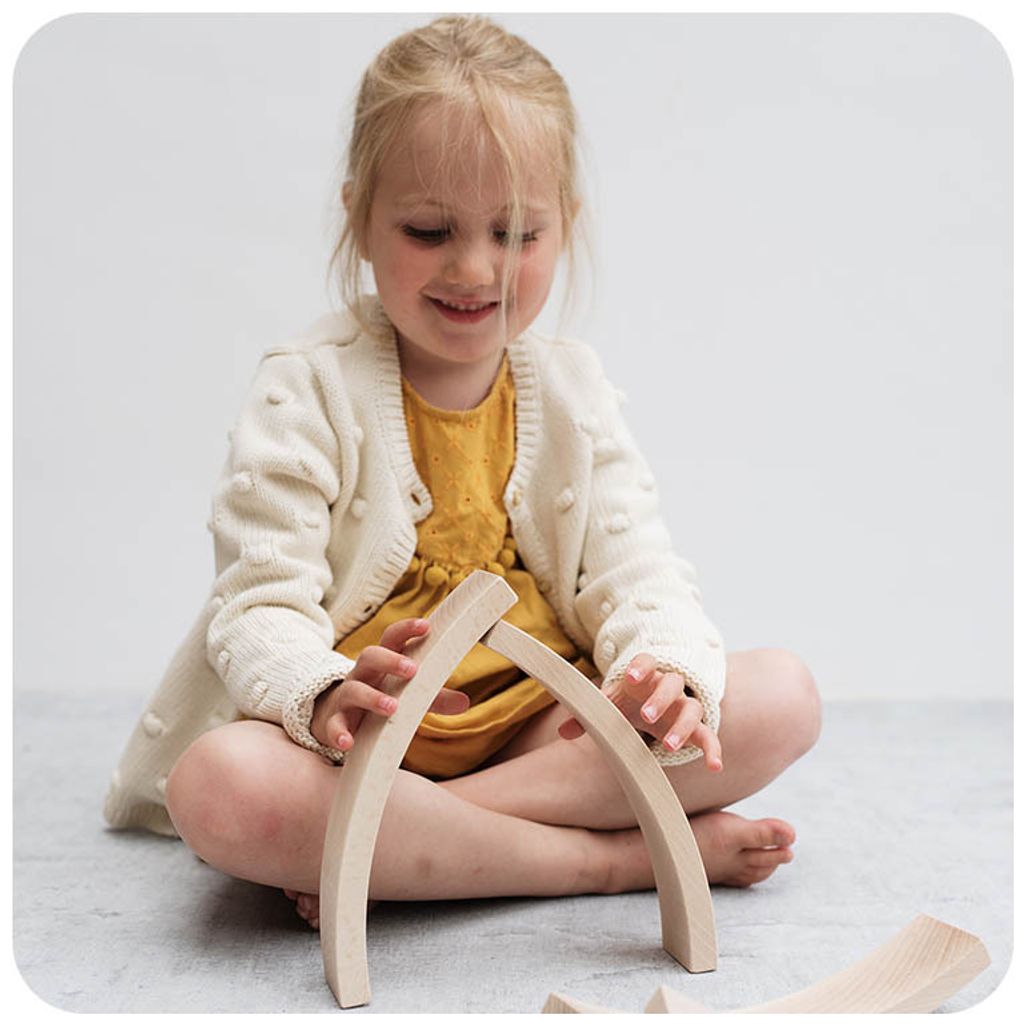 abel-blocks-balance-game-girl