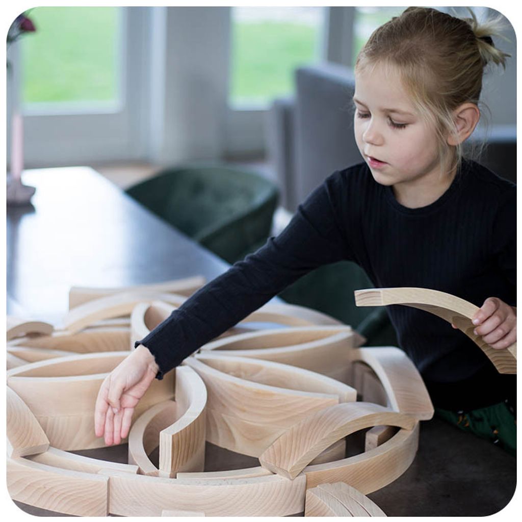 abel-blocks-mandala-girl