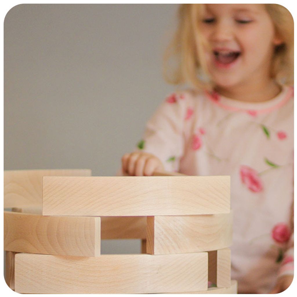 abel-blocks-tower-girl