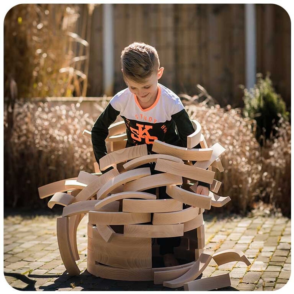 abel-blocks-tower-colapsing