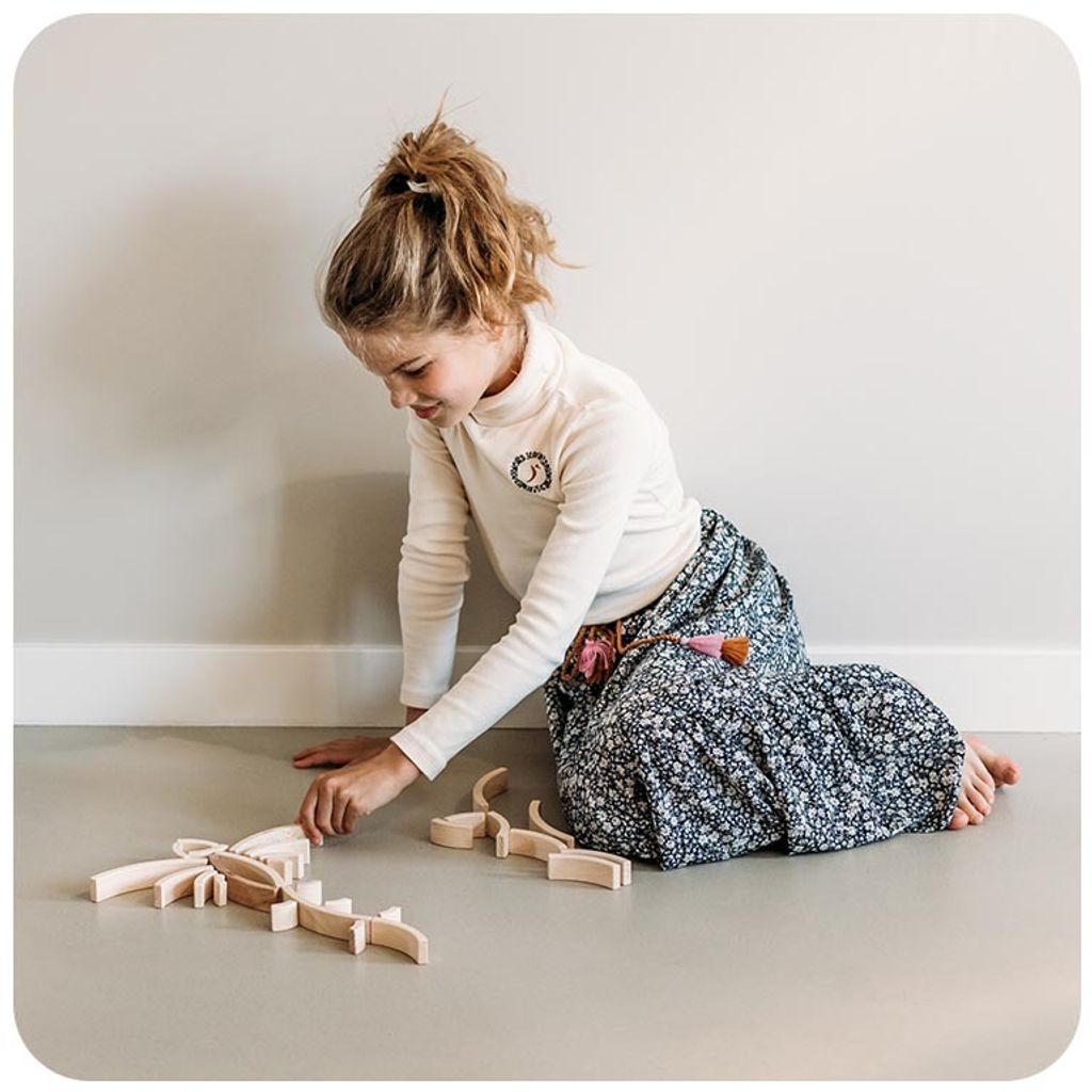 abel-golden-ratio-dragon-girl