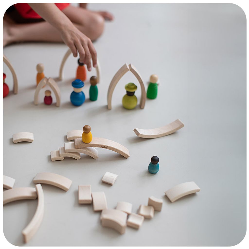 abel-golden-ratio-small-world-play