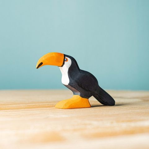 toucan-standing~2503