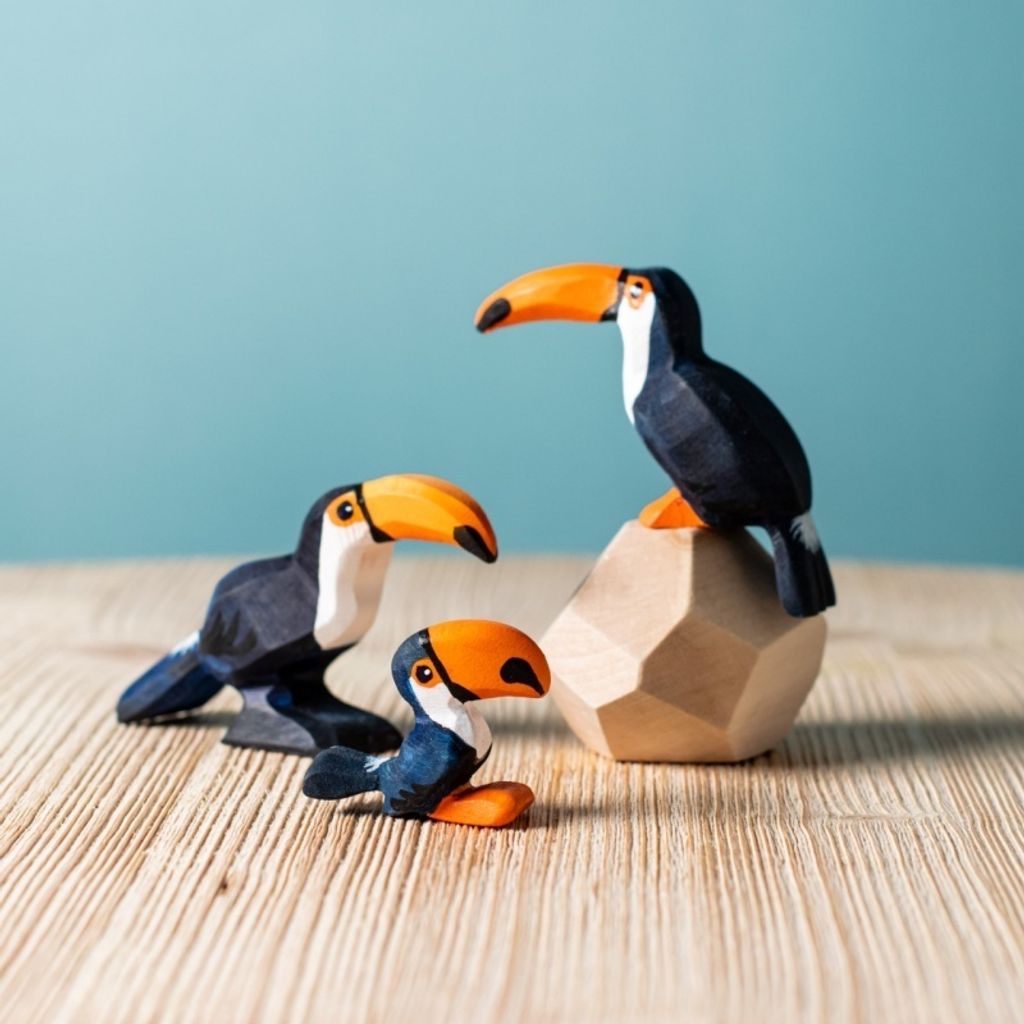 toucan-standing~4601