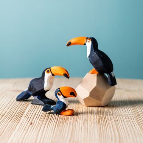 toucan-standing~4601