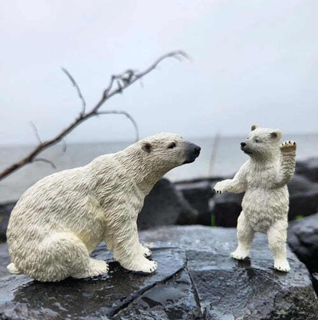 Toymany_Female_Polar_Bear_Figurine_Toy-outdoor-1