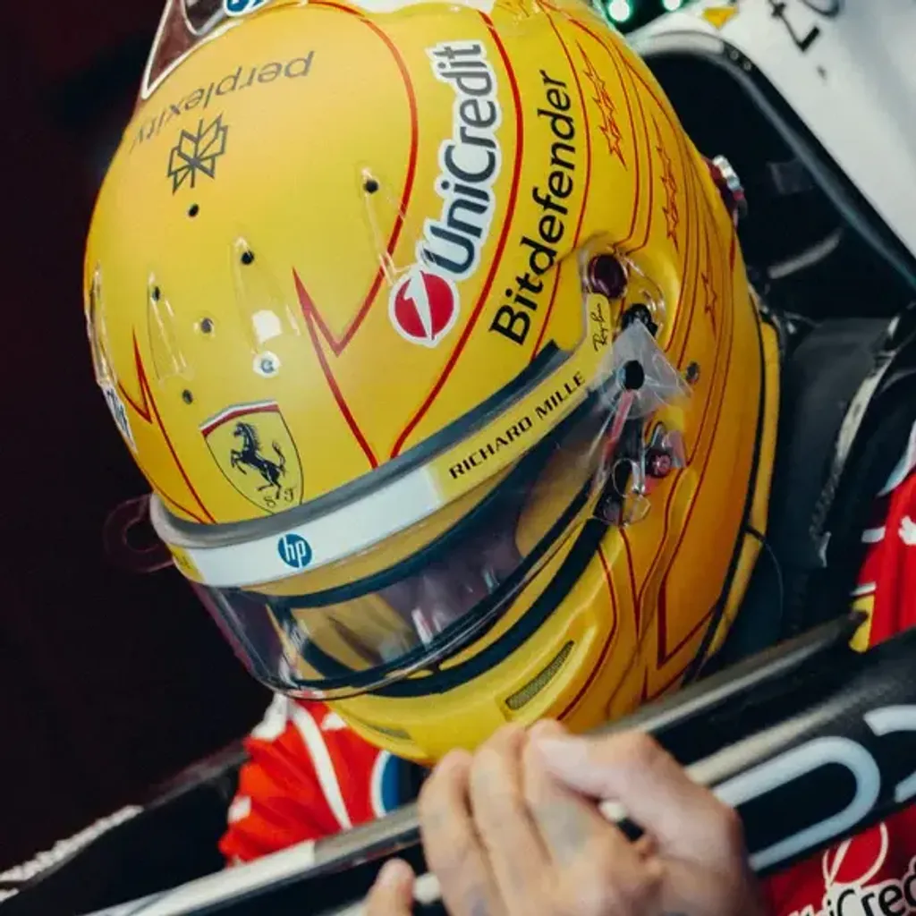 Lewis Hamilton 2026 1;5 helmet