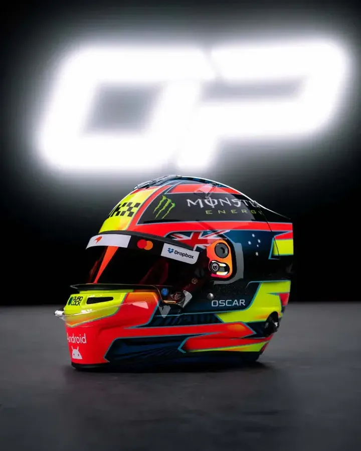 Oscar Piastri  2026 1;5 helmet 3