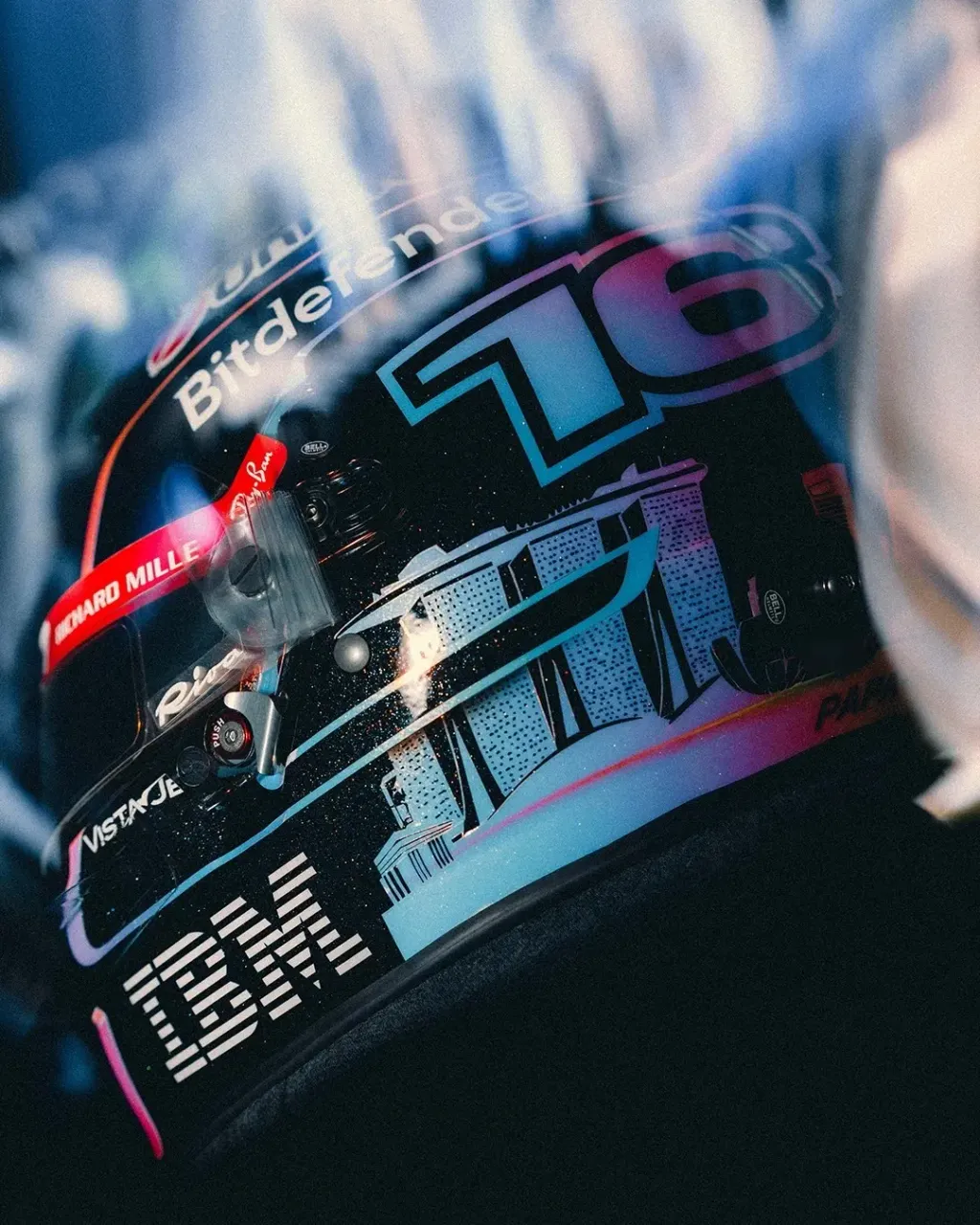 charles-leclerc-2026-singapore-gp-helmet-side-f32