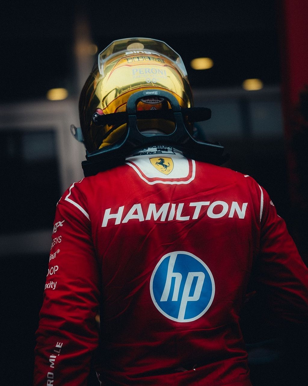 lewis-hamilton-2026-singapore-gp-helmet-back