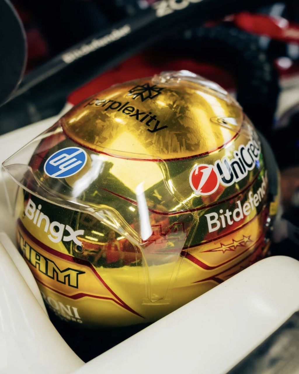 lewis-hamilton-2026-singapore-gp-helmet-rear-cockpit