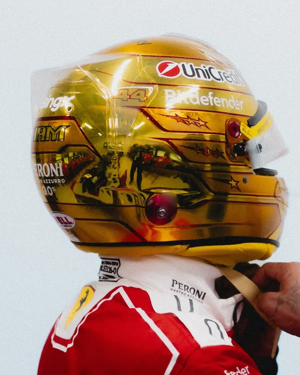 lewis-hamilton-2026-singapore-gp-helmet-side-profile-f32