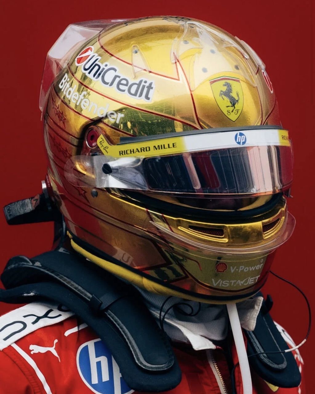 lewis-hamilton-2026-singapore-gp-helmet-three-quarter
