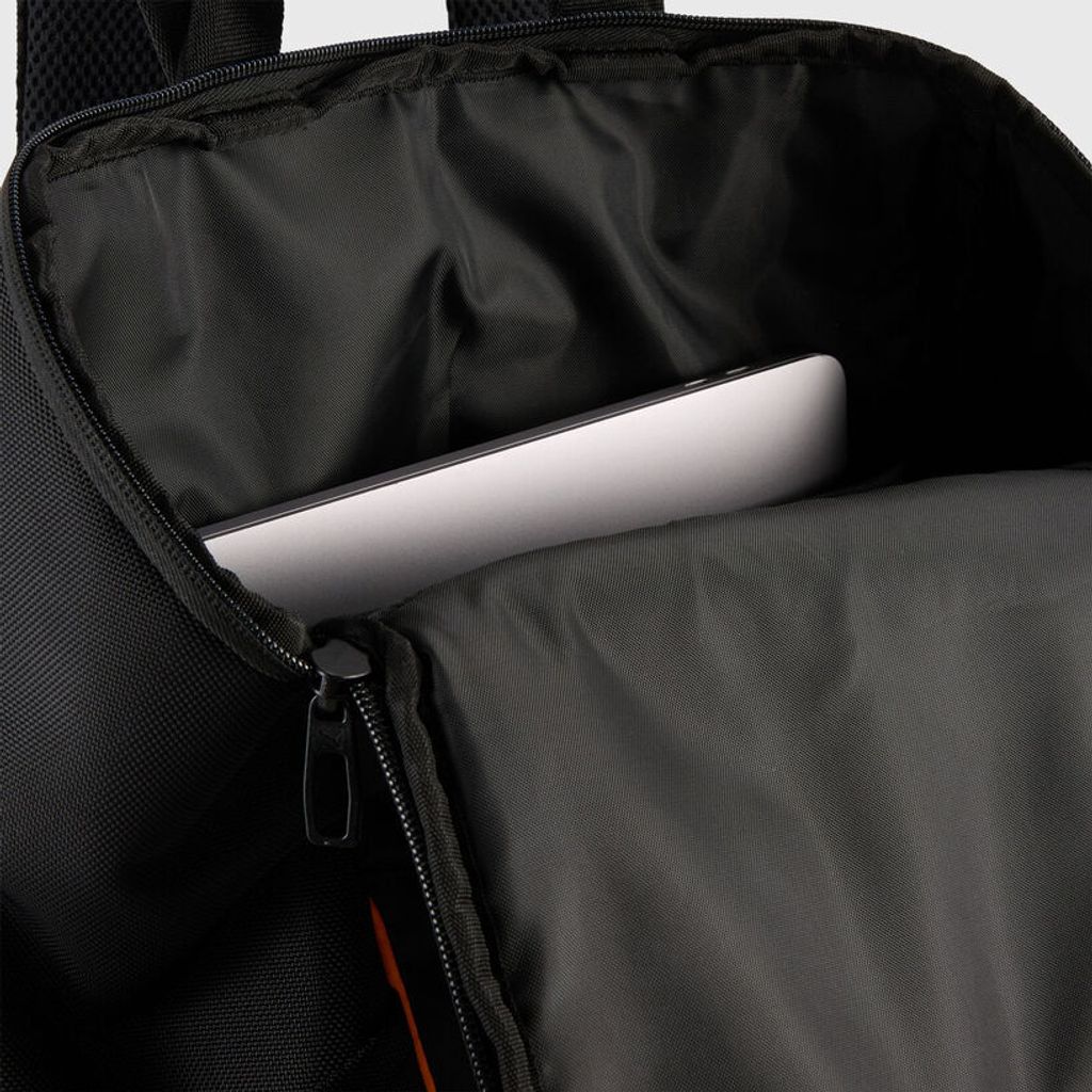 701241145001_pp_04_mclaren