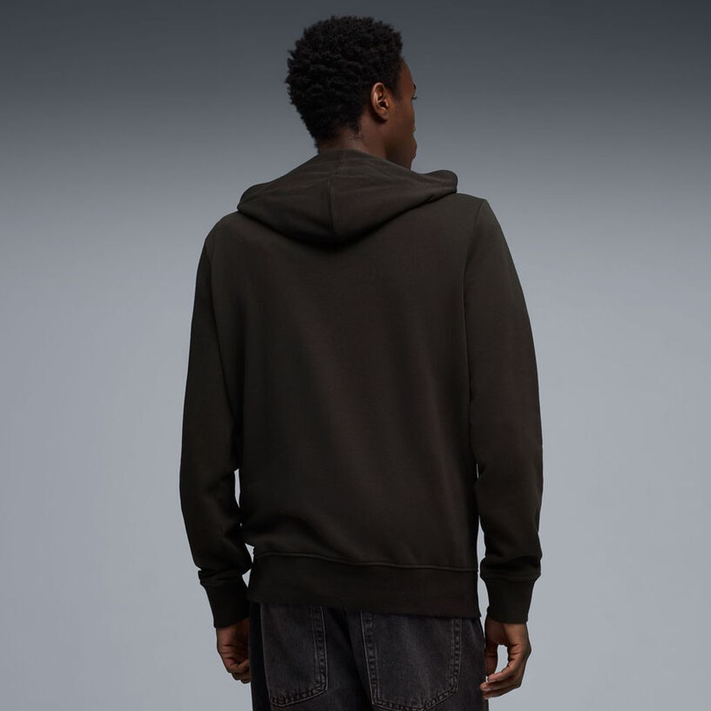 701241112001_mp_02_mclaren