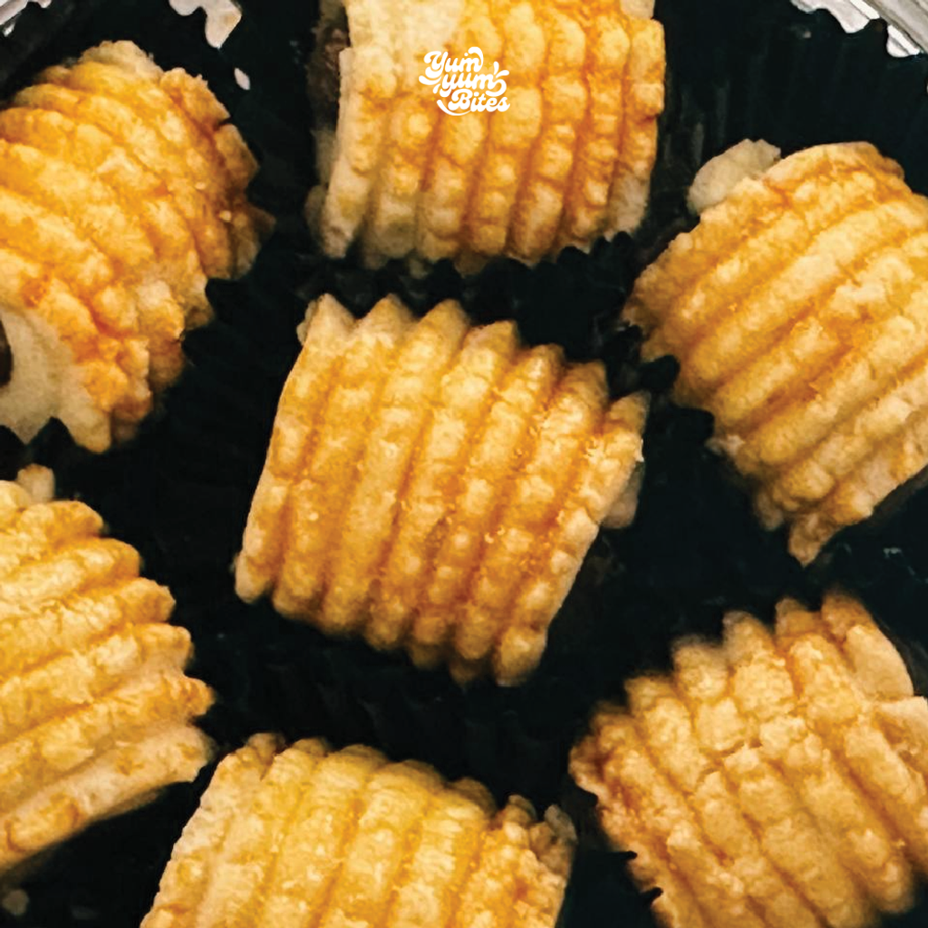 003 BShot pineapple tart box