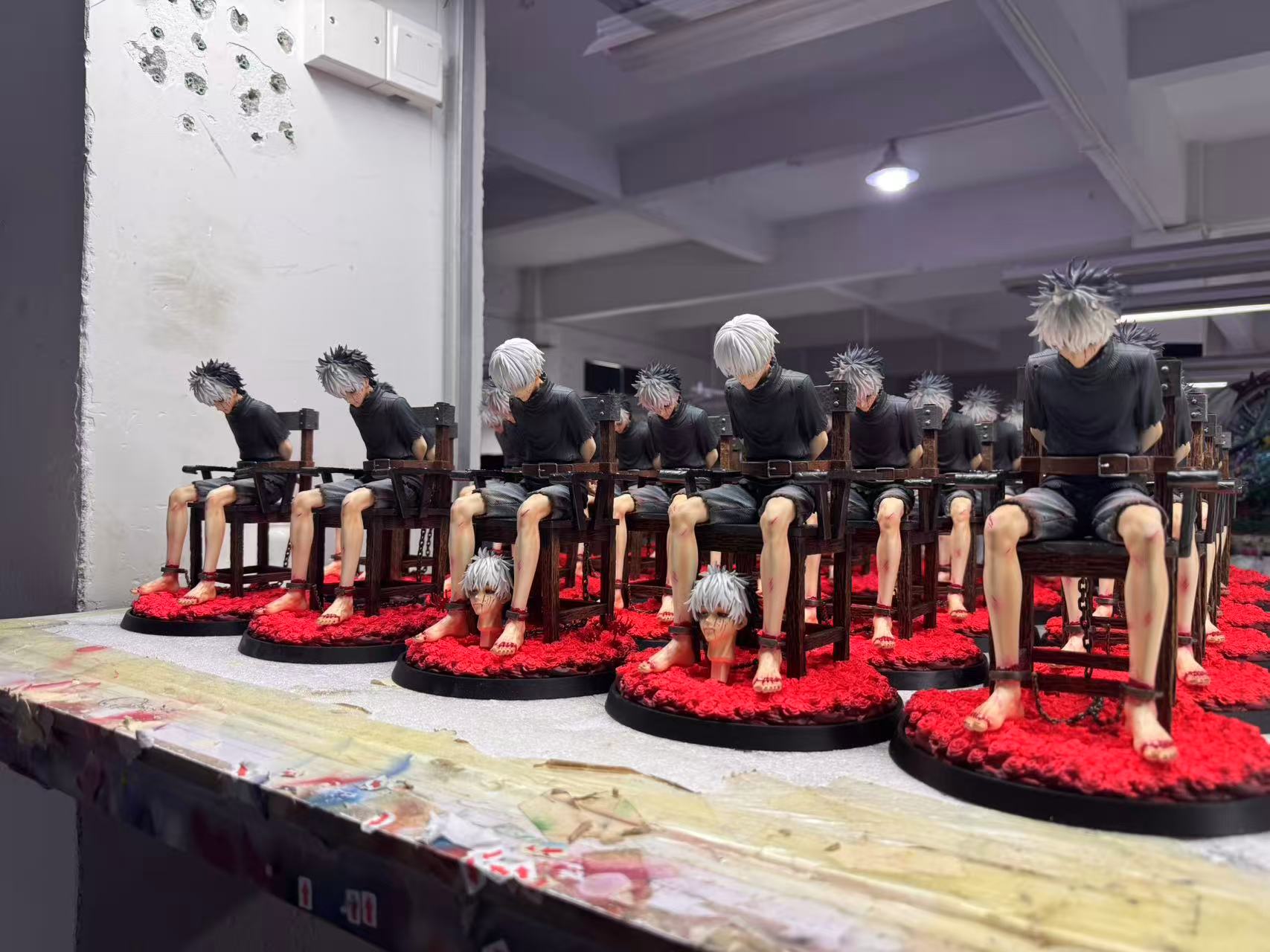 加減 studio 椅子上的白髮少年