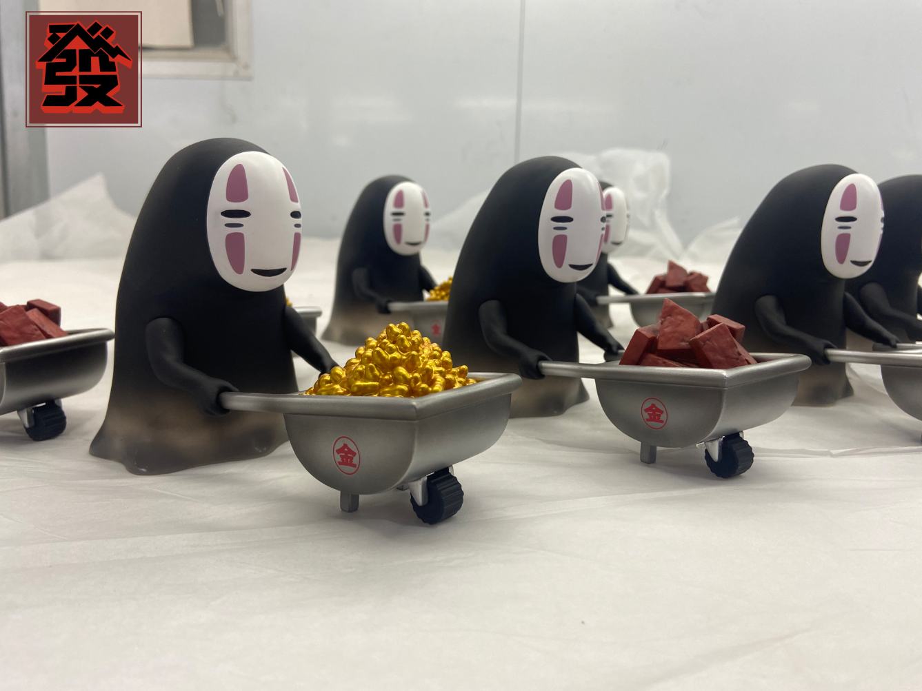 發-studio 搬磚運金無臉男