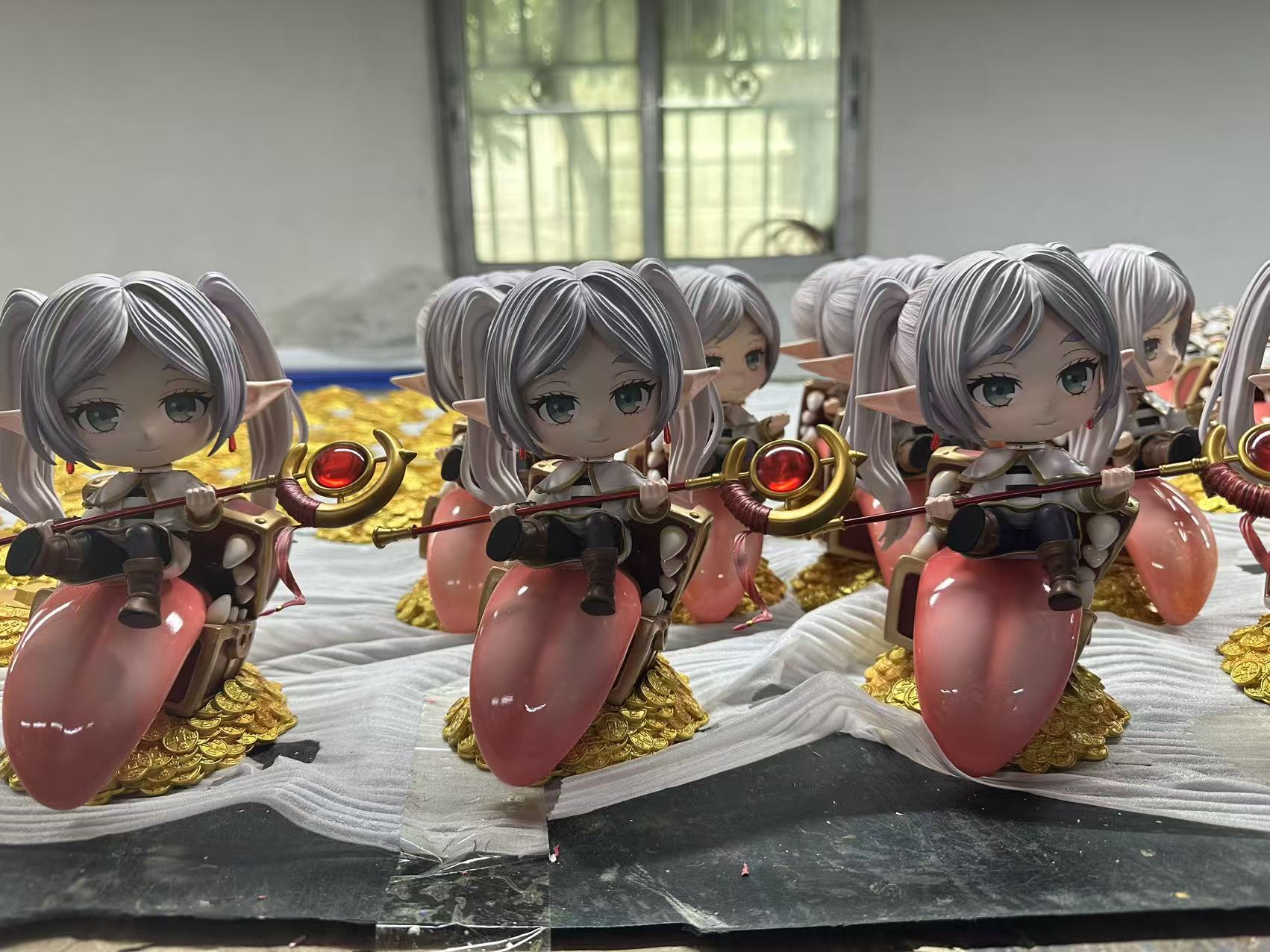 RA studio Q版冬裝芙莉蓮寶箱招財 桌擺