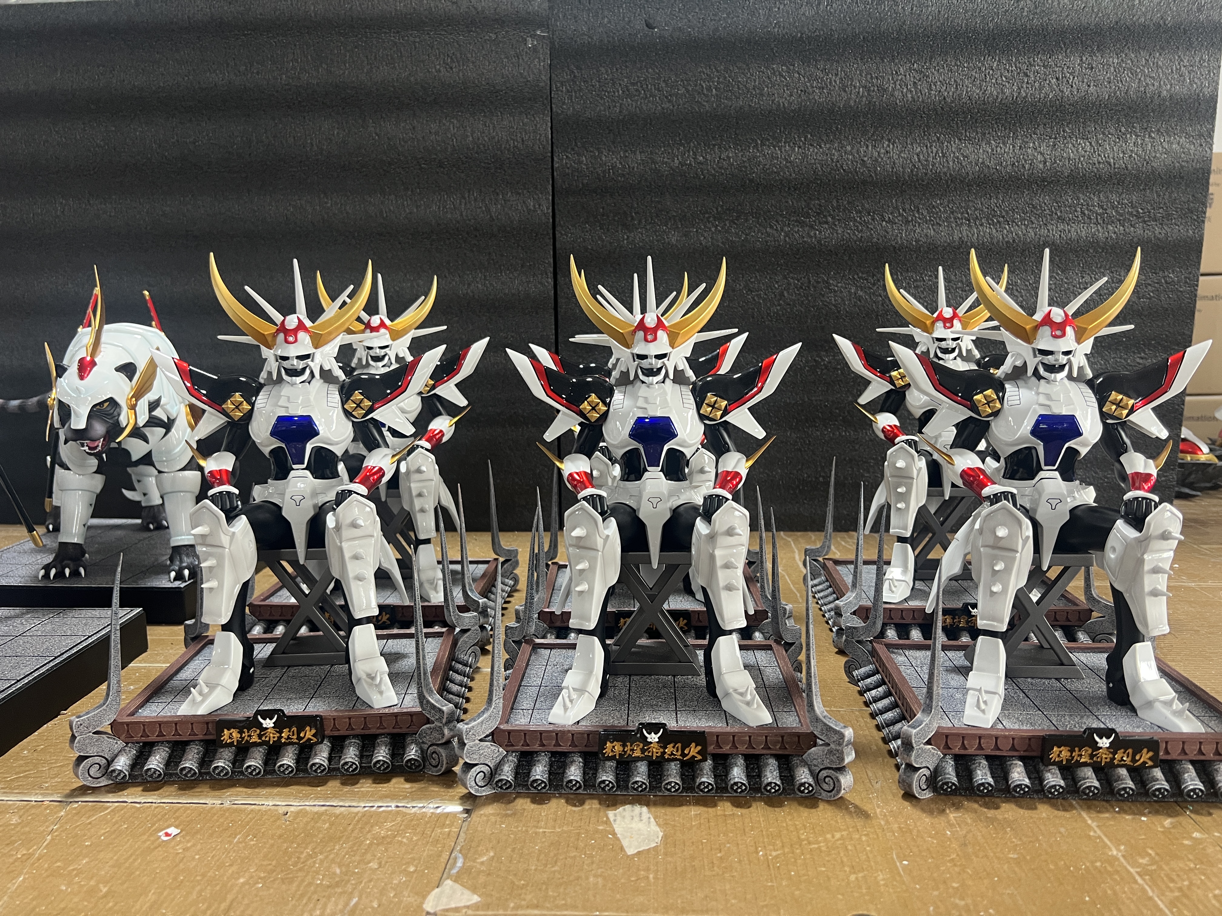北斗Studio 魔神壇鬥士共鳴（光輝神 光明皇帝 黑光虎）↑光明皇帝 黑光虎