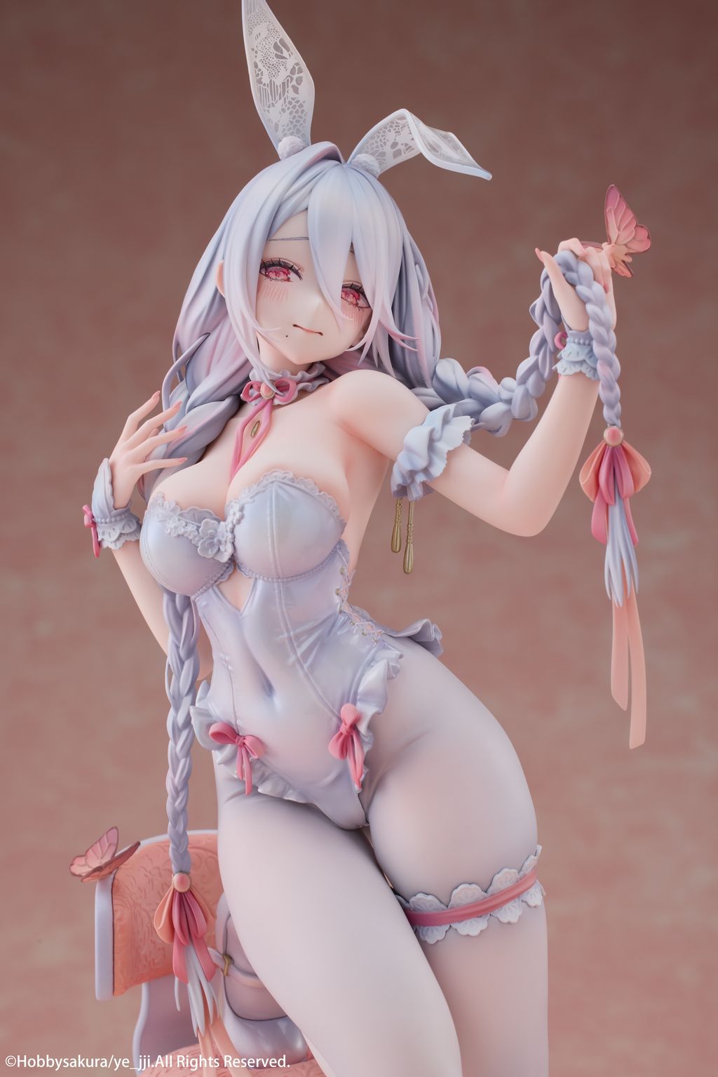 77118