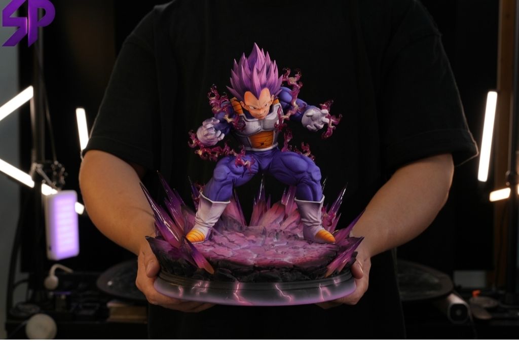 156585