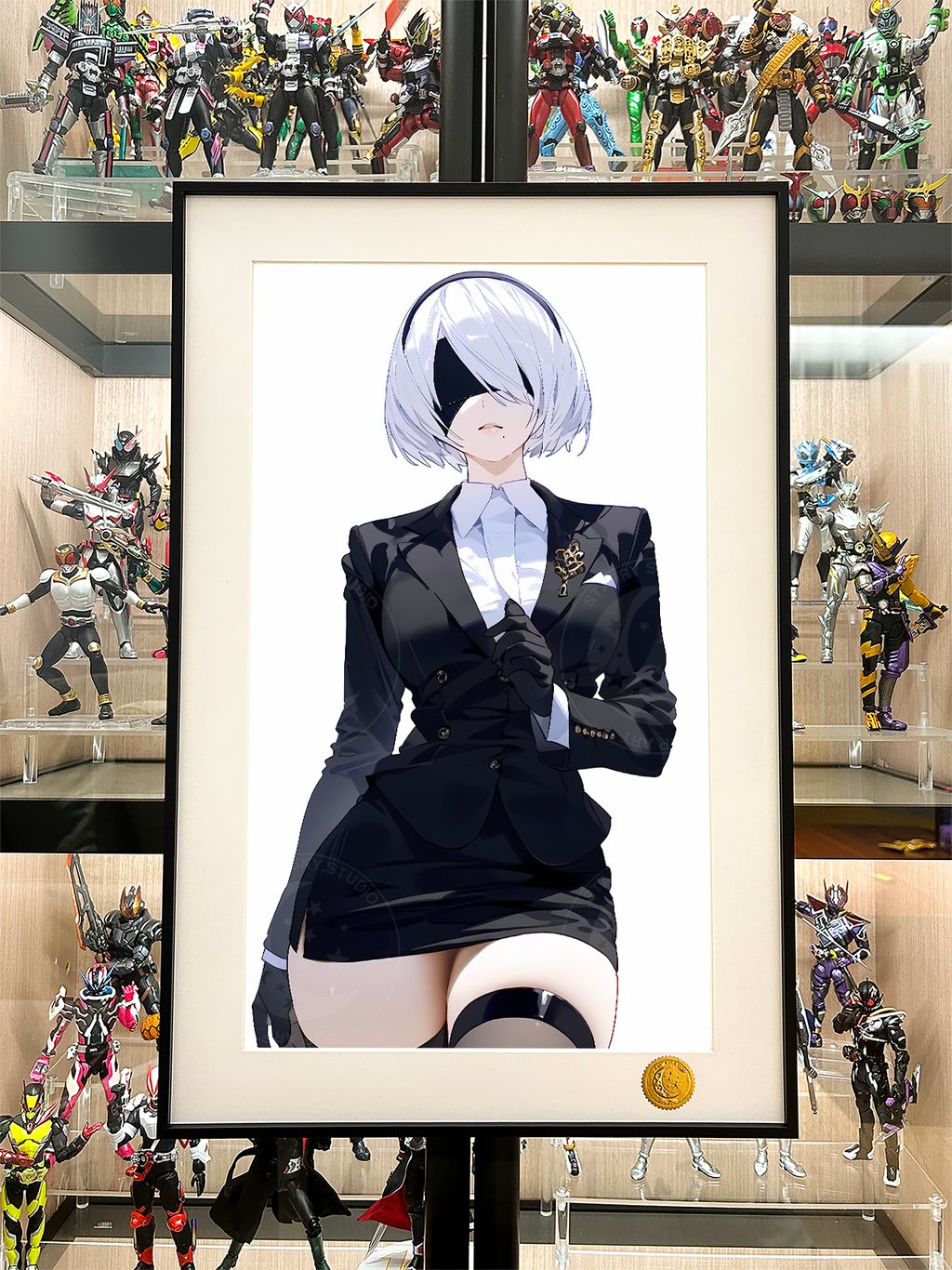 156823