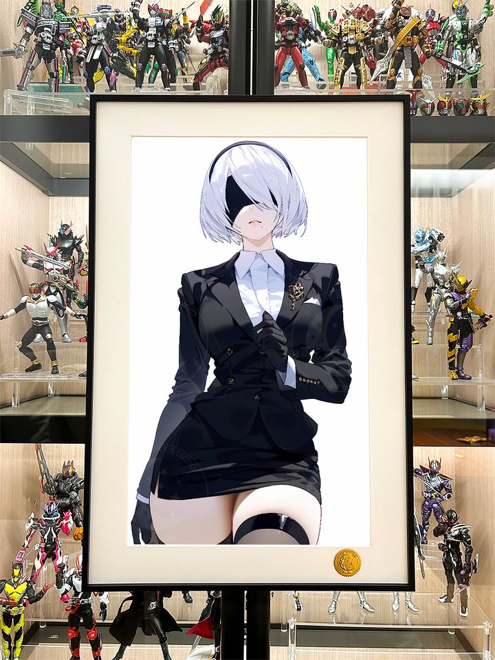 156823