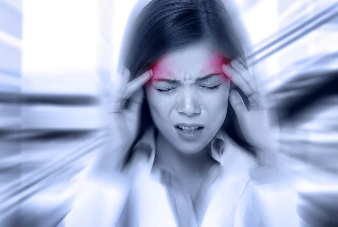 Can contact lenses cause headaches? Why?