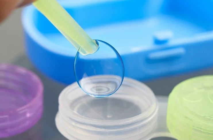 Why are silicone hydrogel contact lenses becoming more popular?