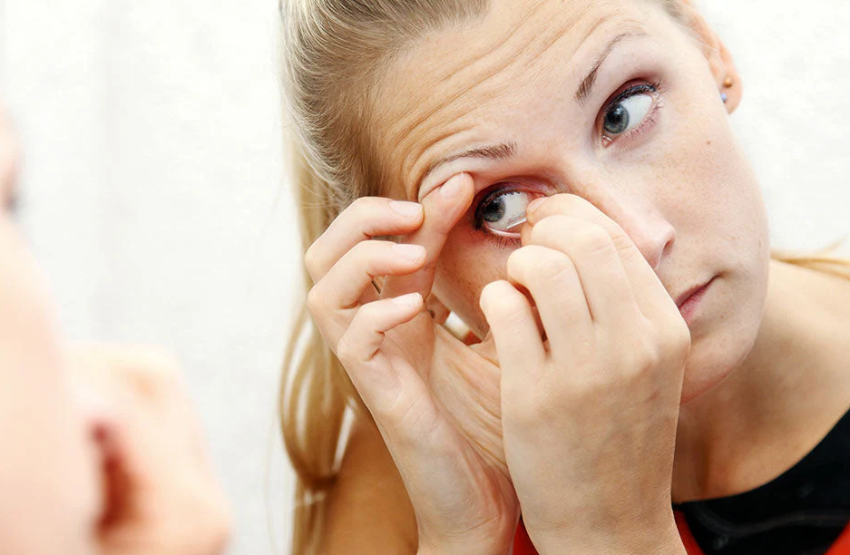 How to Remove a Stuck or Lost Contact Lens from Your Eye