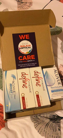 The Contact Lenses Journey online contact lens sale optical shop receiving the product