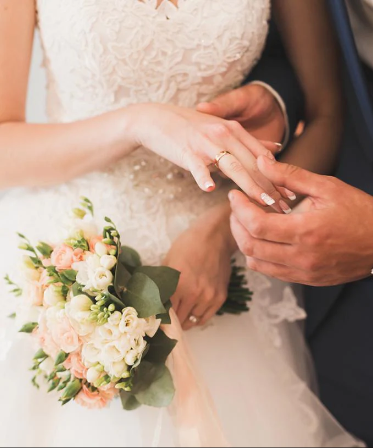 Tips For Bride How To Choose Contact Lenses