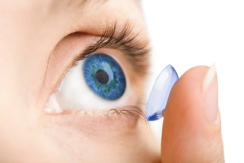 Monthly vs. Daily Contact Lenses