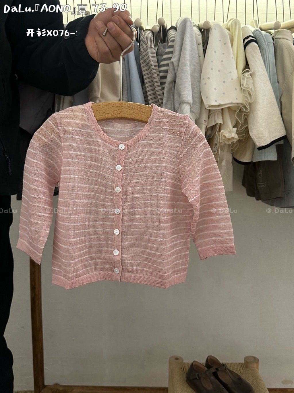 s-blob-v1-IMAGE-1UIgEFUvoSQ