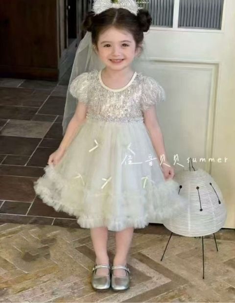 s-blob-v1-IMAGE-UFaWW4wg1pQ