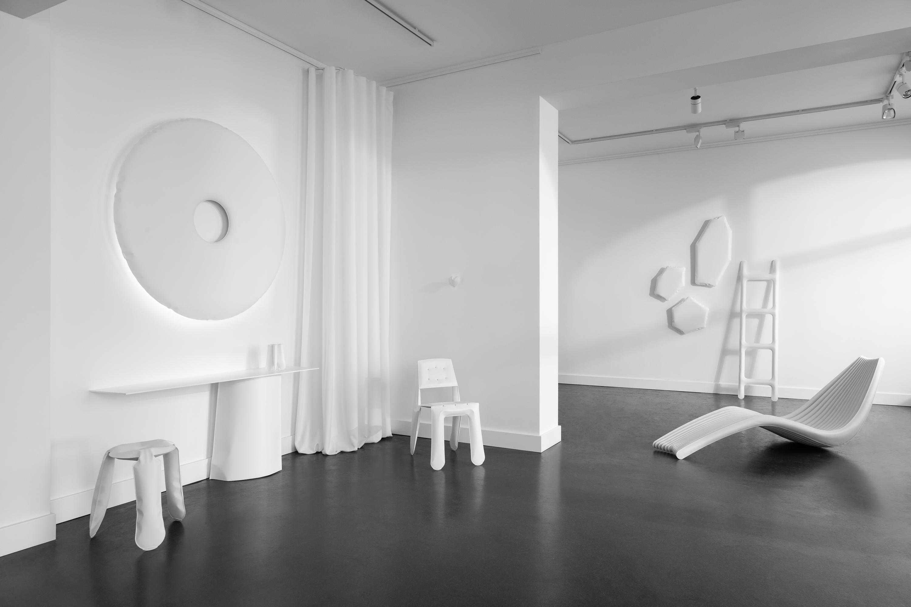 Zieta_TAFLA_O_white_matt_Cotton_Candy_Collection_CHIPPENSTEEL_05_G-SIDE_TABLE_TRIGLAV_41_white_matt_photo_by_Weronika_Trojanowsk