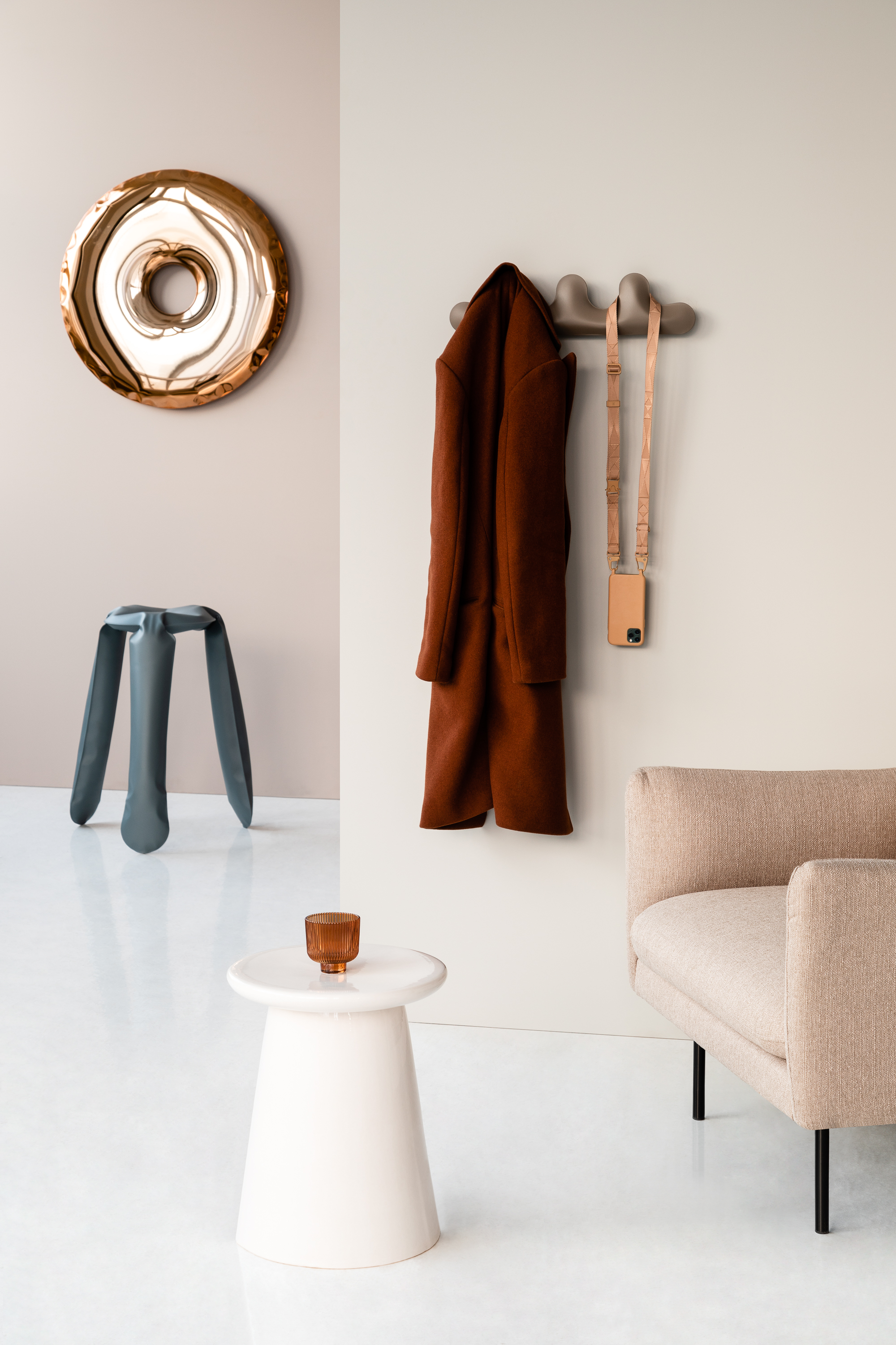 Zieta_RONDO_Mirror_rose_gold_Aurum_Collection_KAMM_3_Hanger_beige_RAL_7006_PLOPP_STOOL_KITCHEN_Zieta_Collection_photo_by_Weronika_Trojanowska