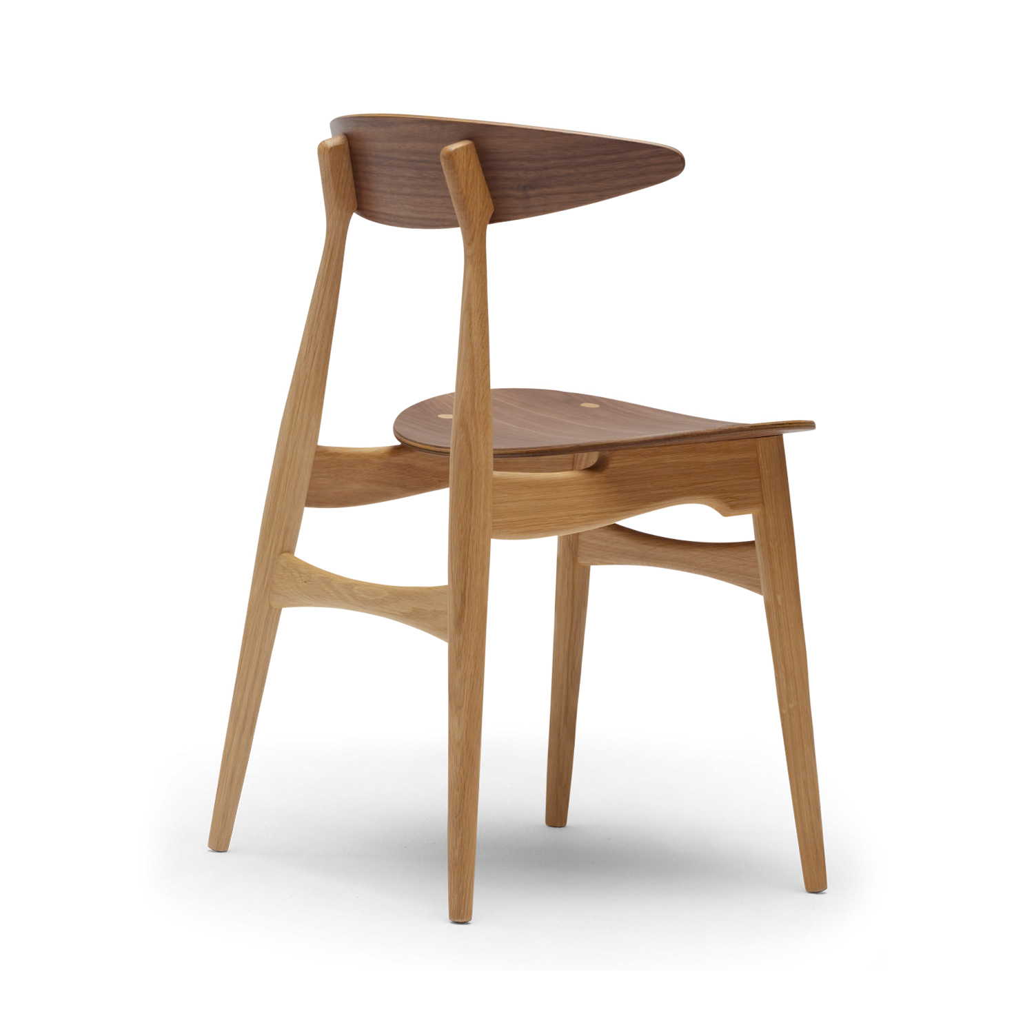 CH33T_0002_Walnut oil https---admincms.carlhansen.com-globalassets-products-chairs-ch33t-ch33t-eg-valnoed-olie-back