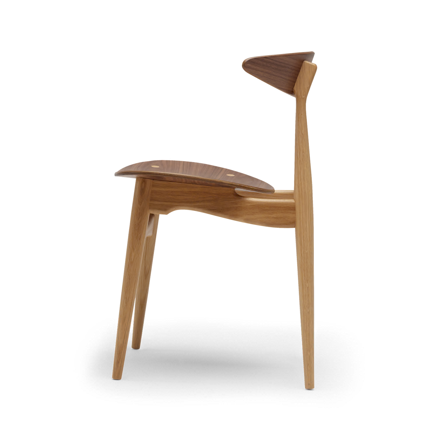 CH33T_0001_Walnut oil https---admincms.carlhansen.com-globalassets-products-chairs-ch33t-ch33t-eg-valnoed-olie-side