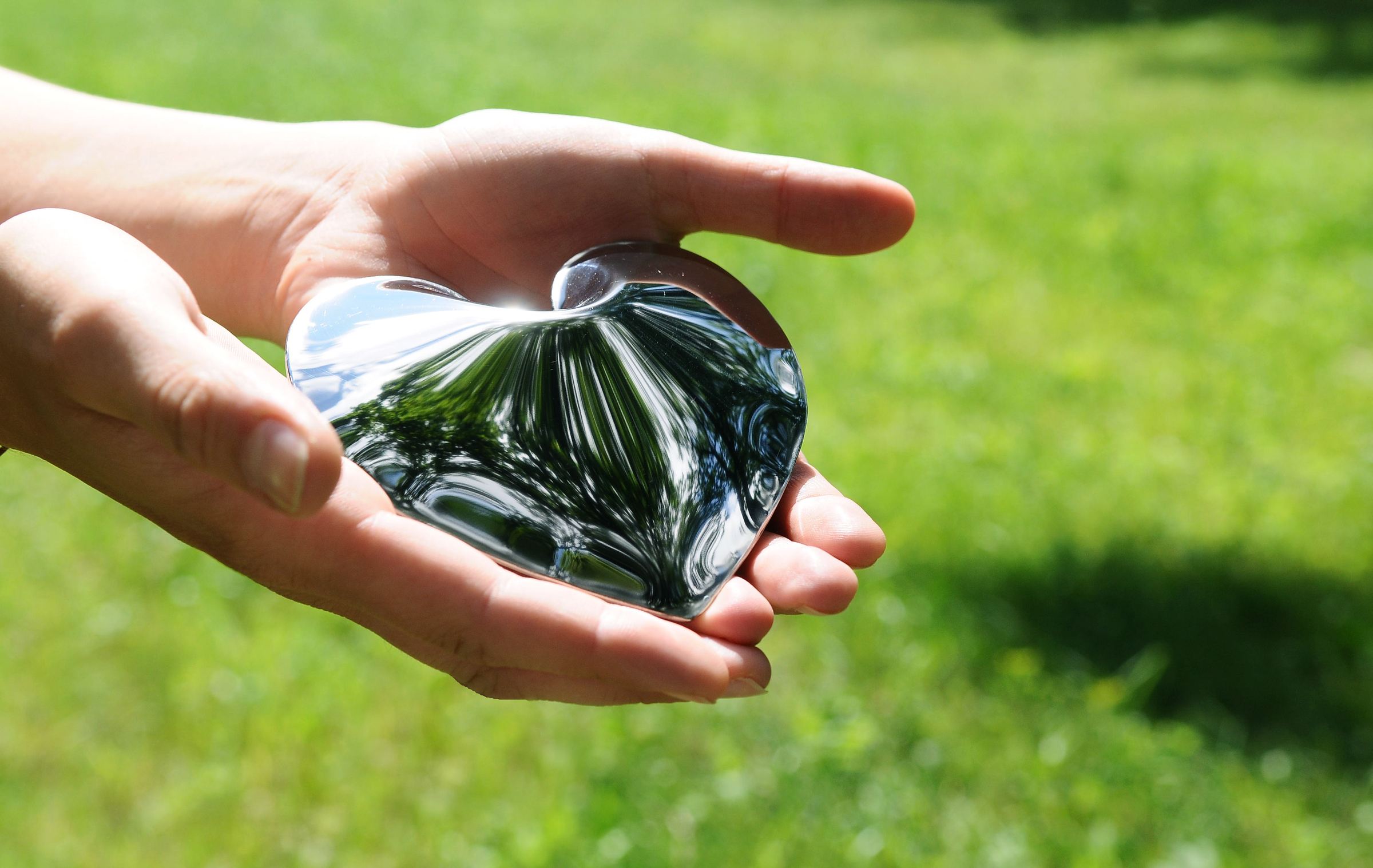 Zieta_Hot-Heart_inox_polished_Zieta_Collection_4