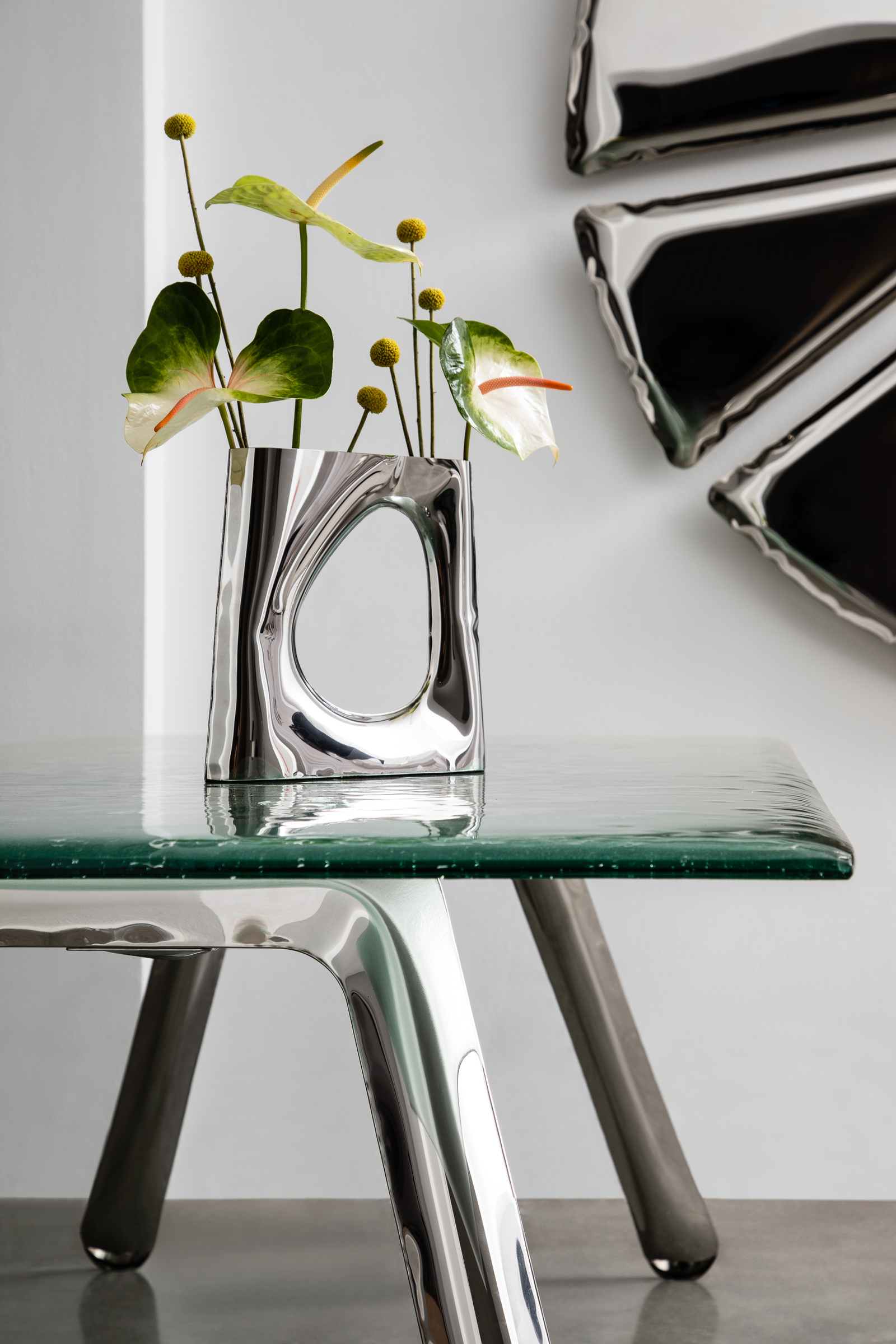Zieta_KARAVA_VASE_inox_polished_NOGI_table_construction_inox_polished_NUCLEUS_inox_polished_Zieta_Collection_photo_by_Weronika_Trojanowska