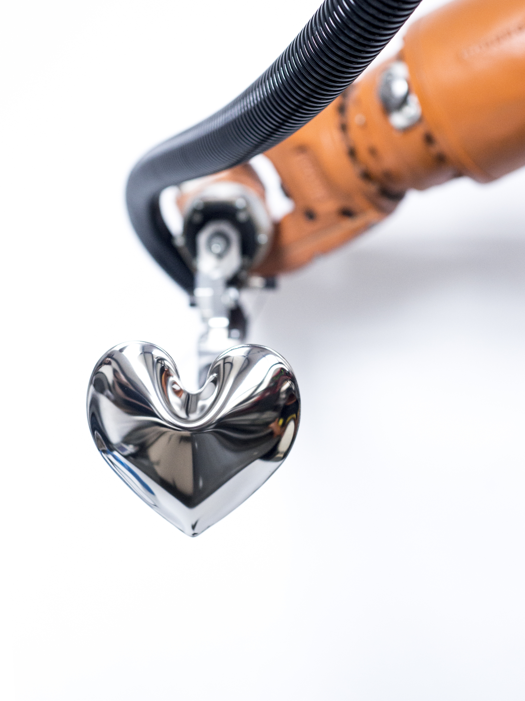 Zieta_Hot-Heart_inox_polished_Zieta_Collection_5