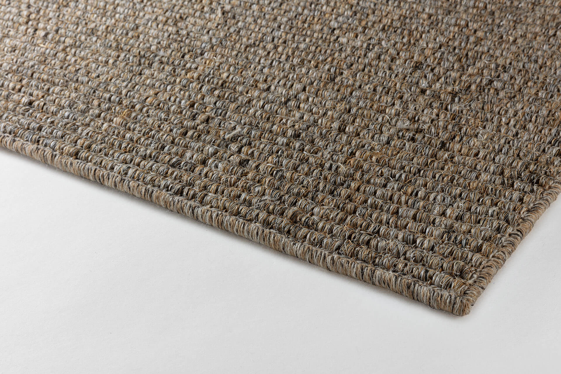 Kigali_KG39976_Graphite_Gold_Corner_SV