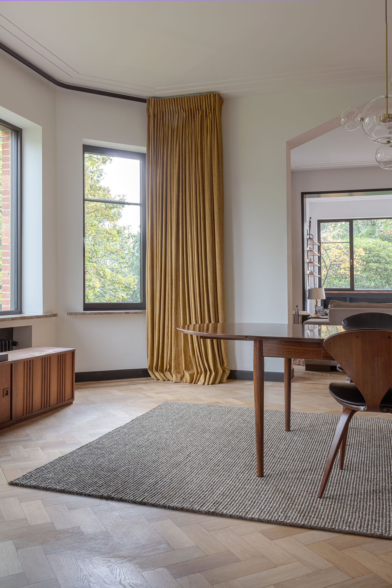 Kigali_KG39976_Graphite_Gold_MD_V_2