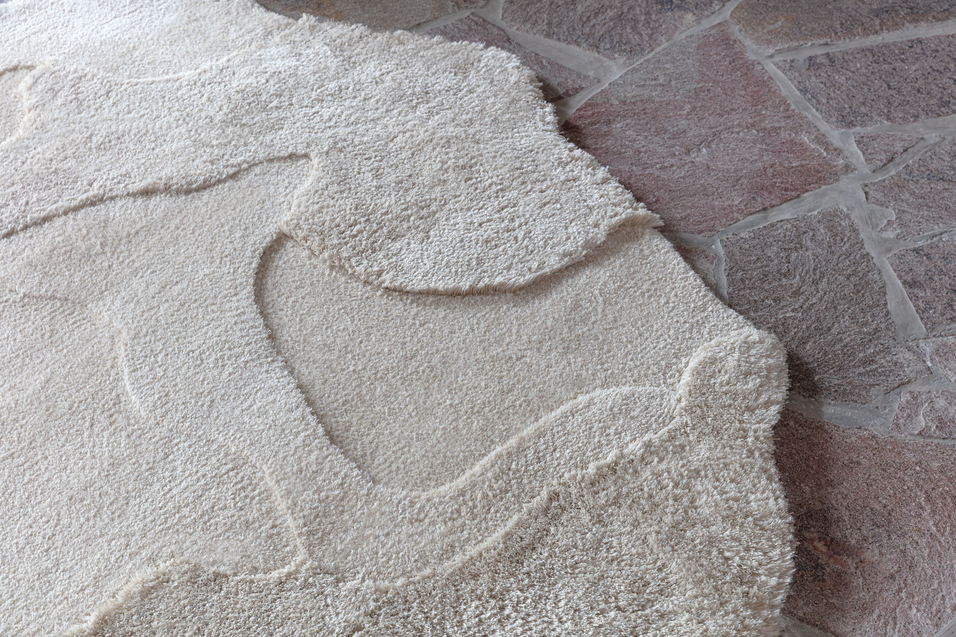 Close up_H_Cosmic Cocoon_Alabaster