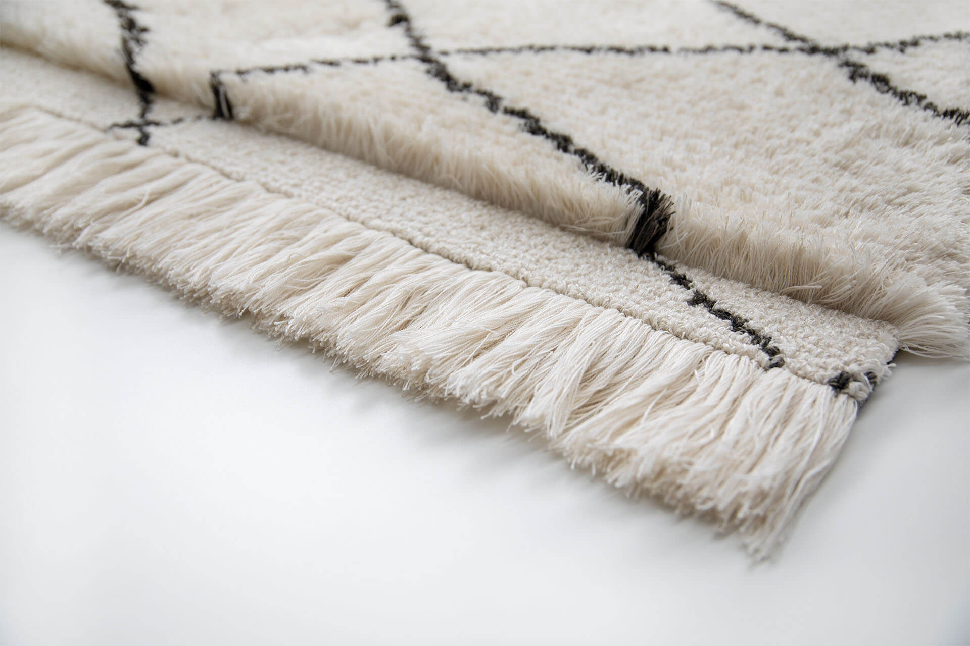 Cosmic_Pasha_CM42065_Papyrus_Corner_SV_Fringes