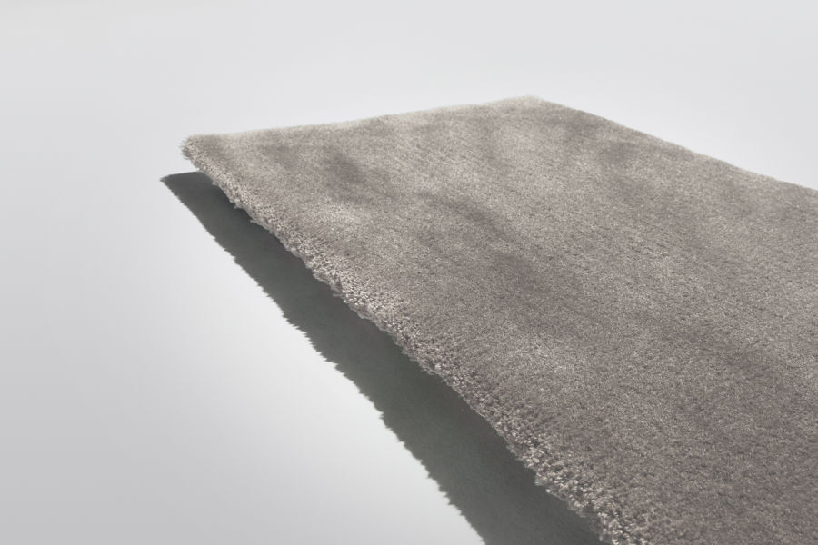 Side View_Queensilk_Feather_1