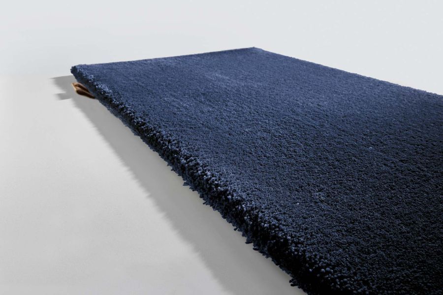 Side View_Queensilk_Midnight_1