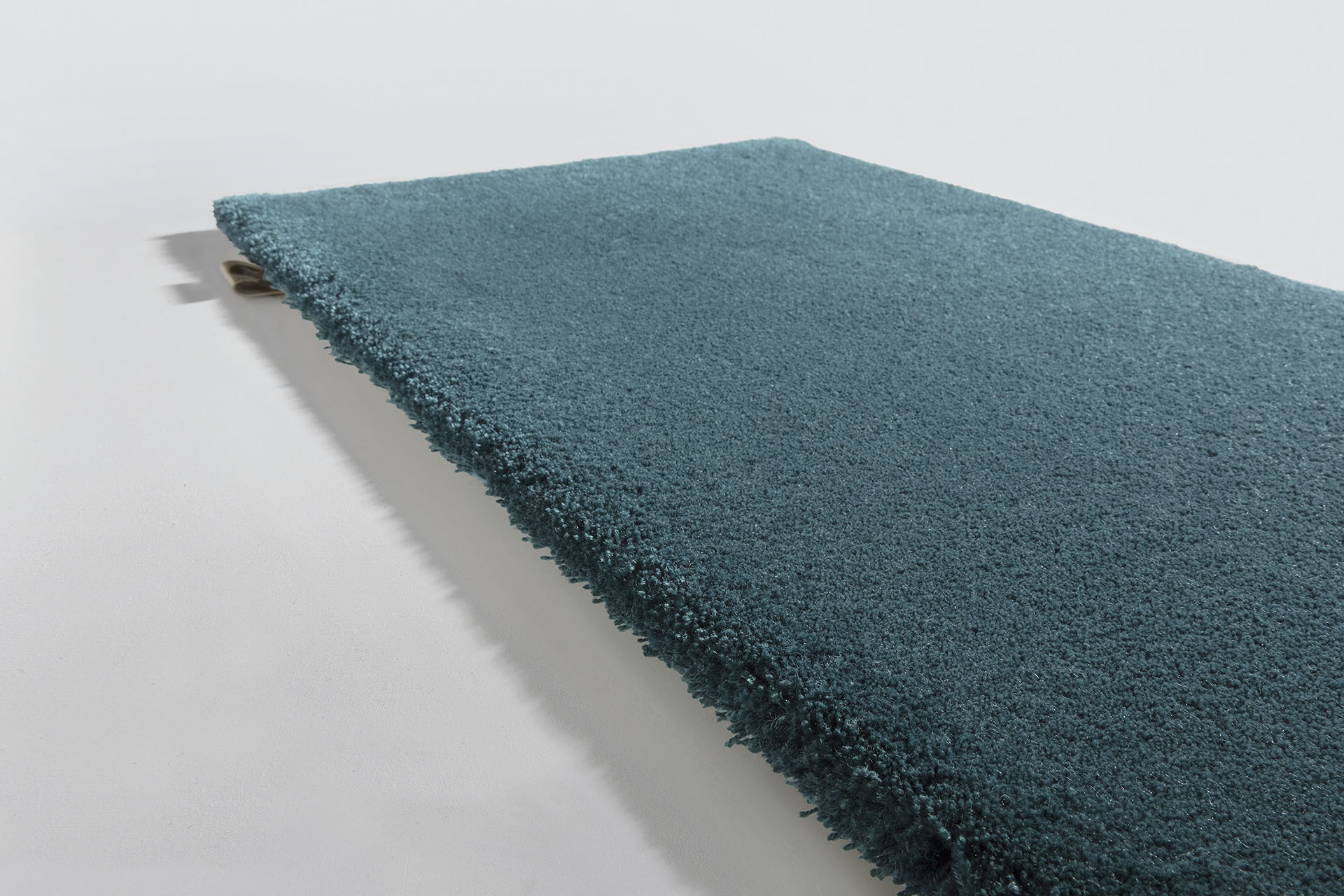 Side View_Queensilk_Deep Lake